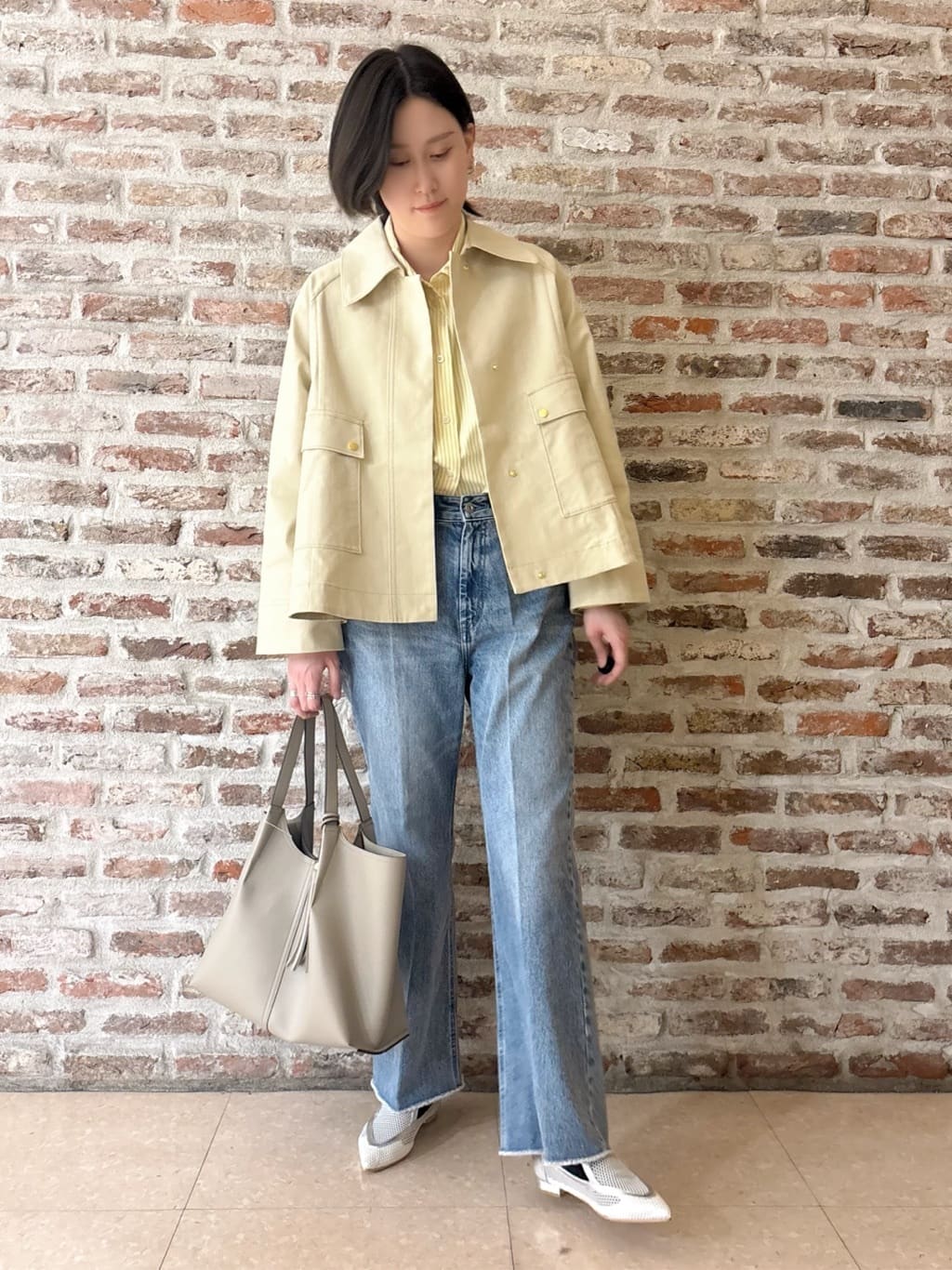 しばさんの「THE SHOP TK｜大人かっこいい 軽やかデニム＆チノブルゾン」を使ったコーディネート