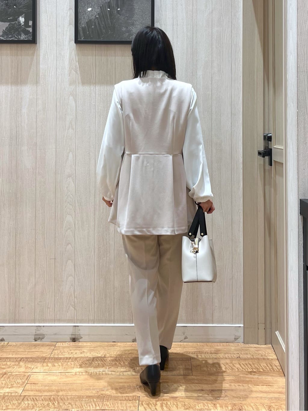 shirayuuuさんの「SHOO･LA･RUE｜【洗濯機可】上品で華やか スタンドフリルブラウス」を使ったコーディネート