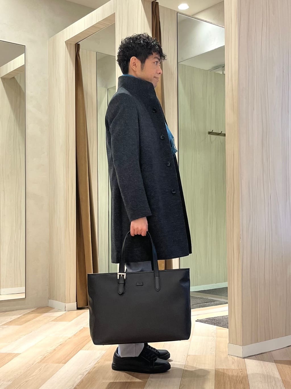 URAさんの「TAKEO KIKUCHI｜カシミヤブレンド ビーバー調ピンヘッドスタンドカラーコート」を使ったコーディネート