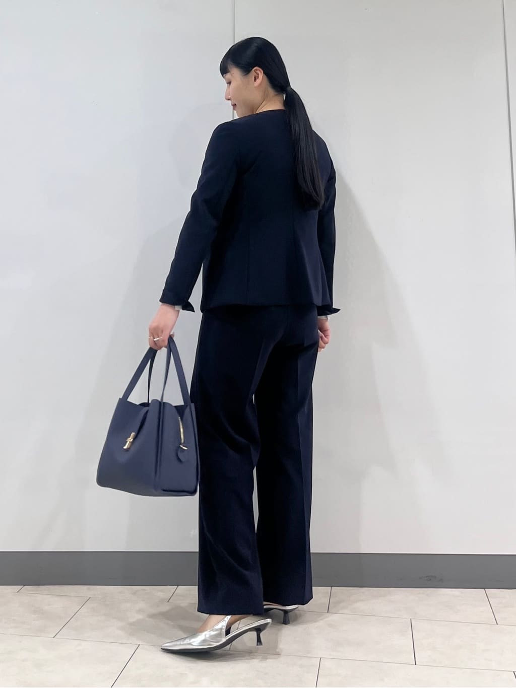hasuさんの「INDIVI｜【通勤スーツ／洗える】ストレッチカラーレスジャケット」を使ったコーディネート