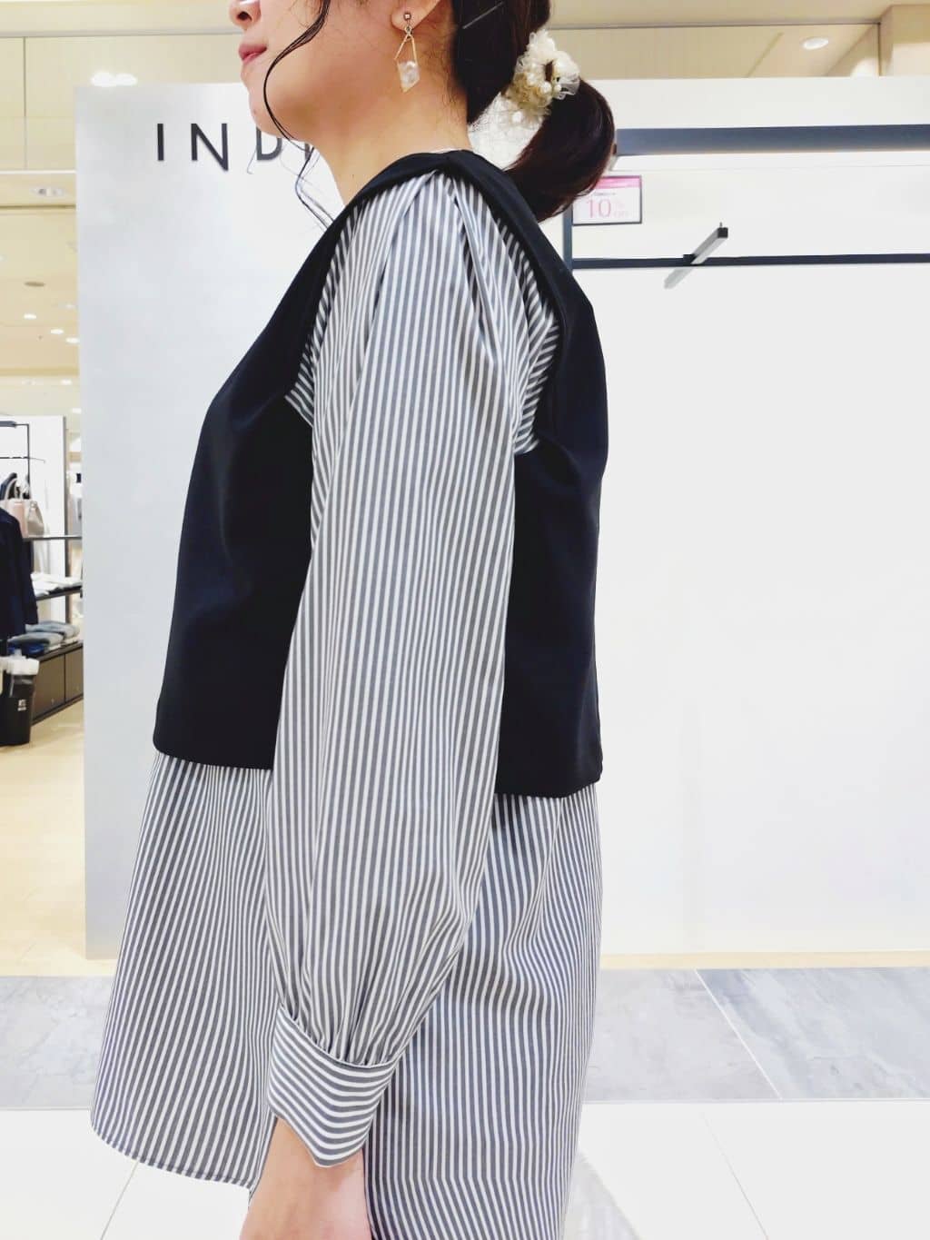 TOMOMIさんの「INDIVI｜【通年活躍！褒められデニム】スキニー デニムパンツ」を使ったコーディネート