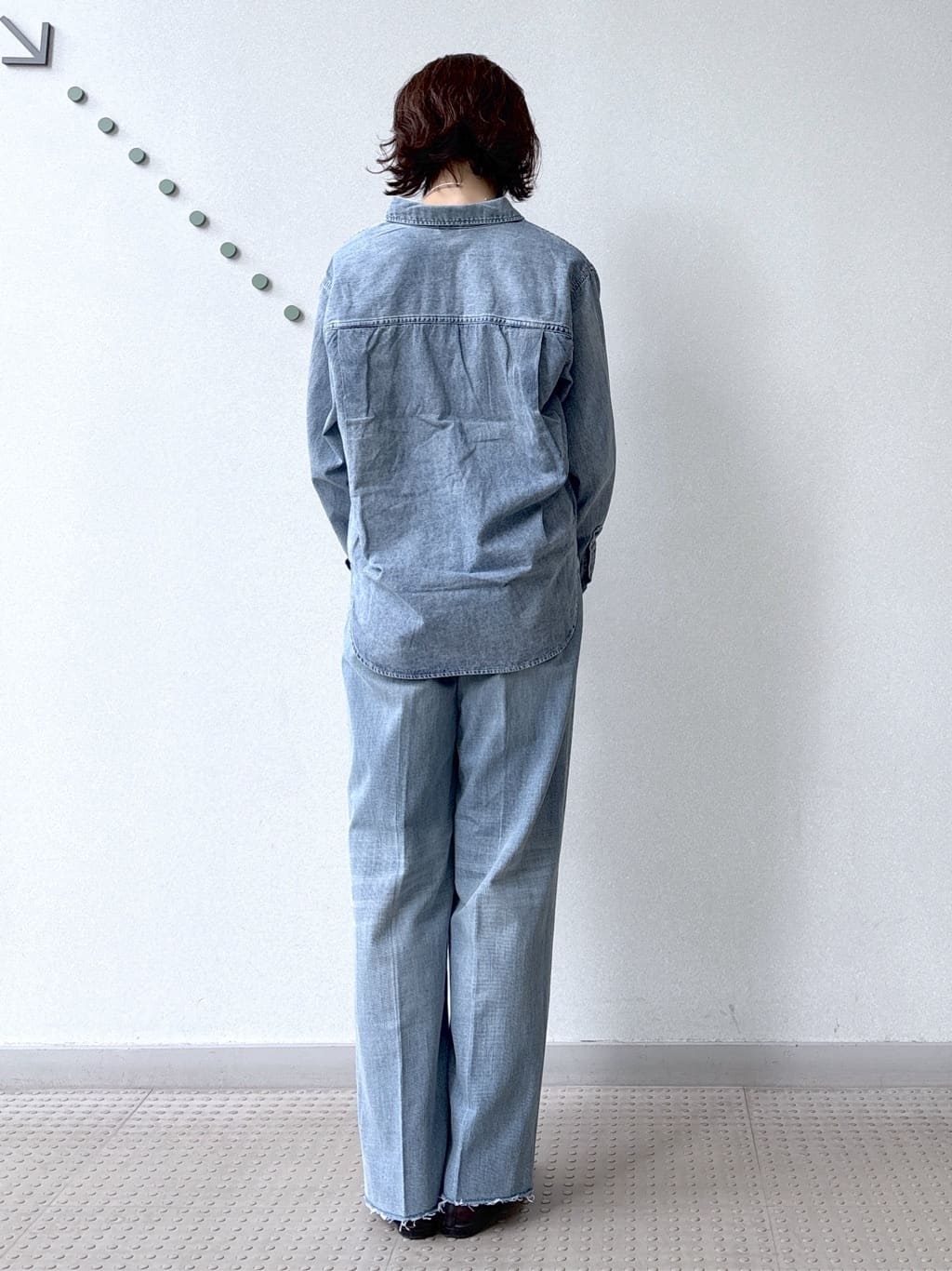 saitoさんの「DRESSTERIOR｜センタープレス ワイドストレートデニム」を使ったコーディネート