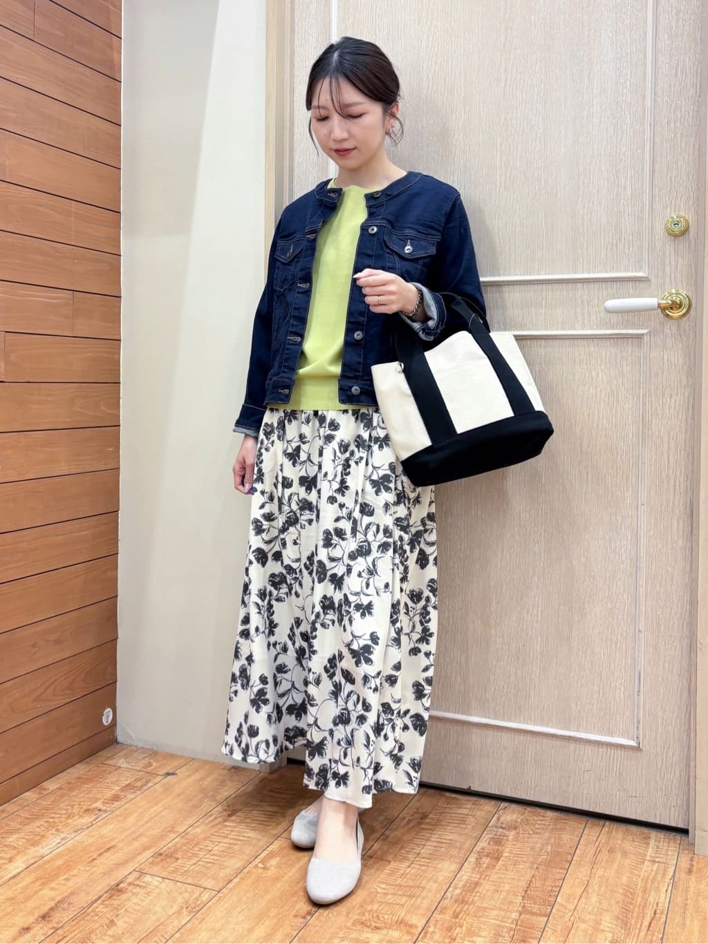 なみさんの「SHOO･LA･RUE｜【SHOO・LA・RUE DENIM/S-LL/高レビュー】大人のための ノーカラーデニムジャケット」を使ったコーディネート