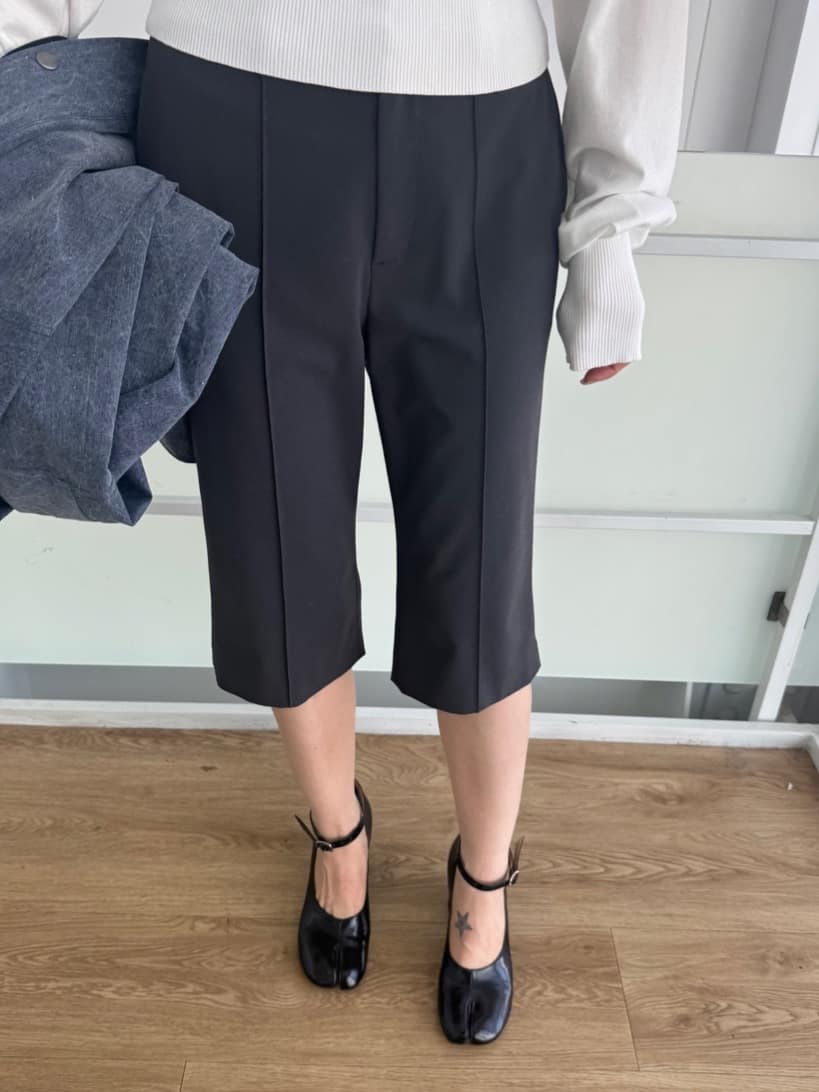 designer yukaさんの「CODE A｜cropped pants」を使ったコーディネート