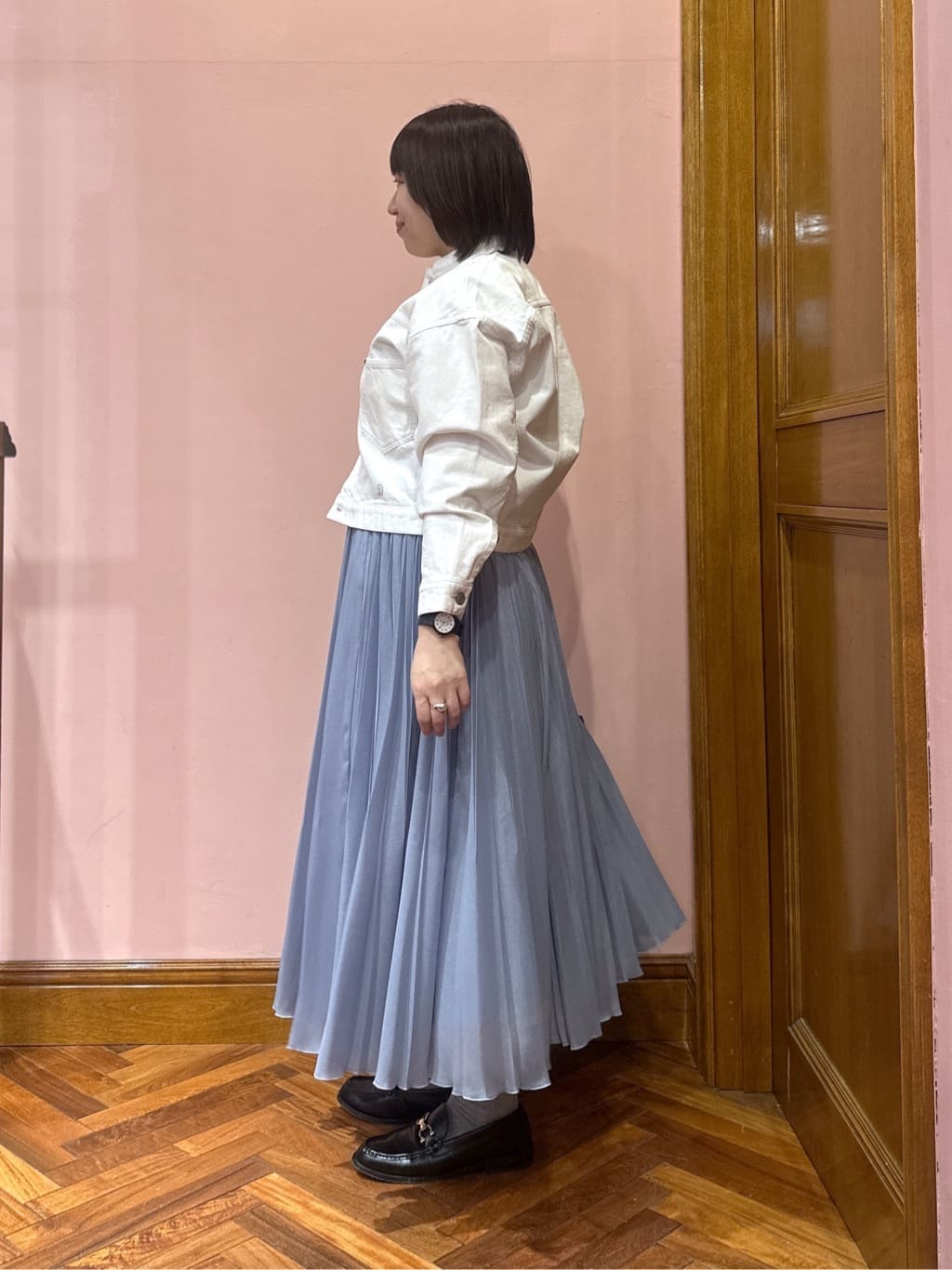 komatsuさんの「DRESSTERIOR｜【ウォッシャブル】バンドカラー ホワイトＧジャン」を使ったコーディネート