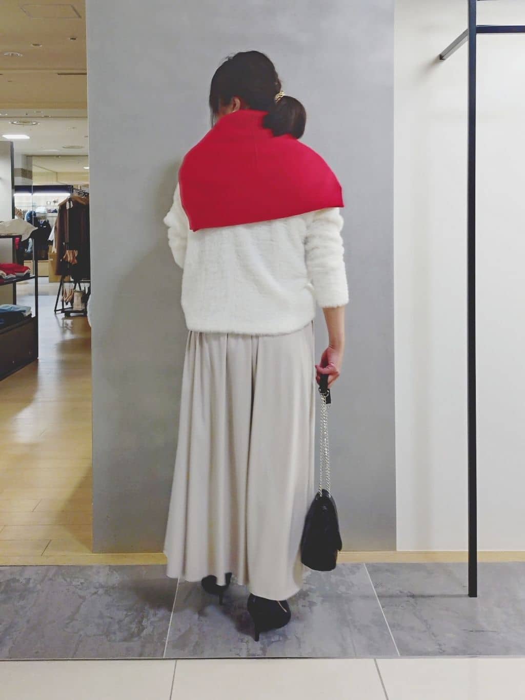 TOMOMIさんの「INDIVI｜【洗える】エアリーシャギートップス」を使ったコーディネート