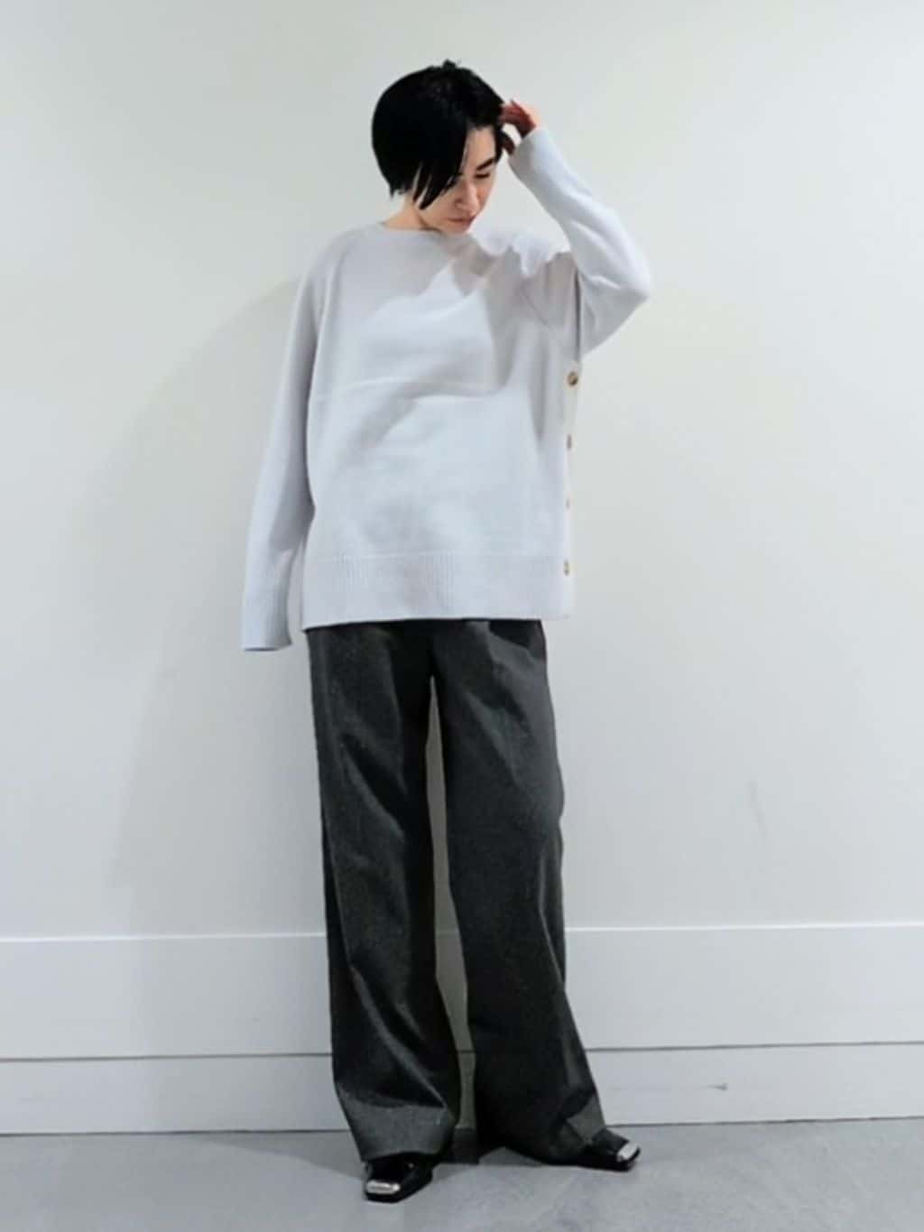 ミズタさんの「UNTITLED｜【重ね着もおすすめ/洗える】ウールカシミヤ クルーネックニット」を使ったコーディネート