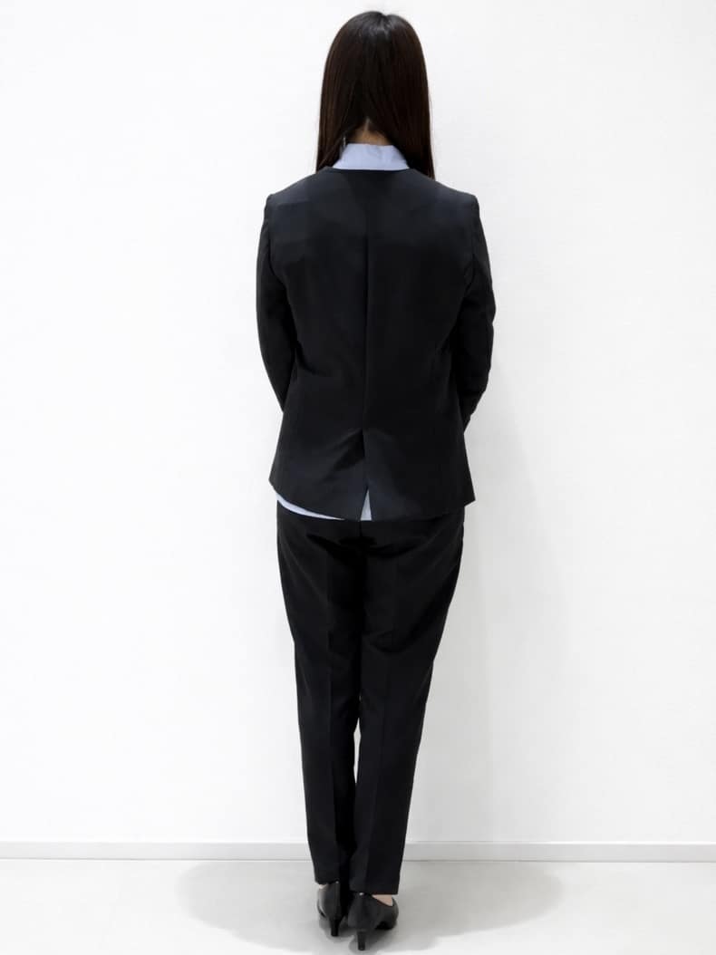 EMIRIさんの「OPAQUE.CLIP｜《通勤／セットアップ対応》 Vネックジャケット／ダブルクロス【洗濯機OK】」を使ったコーディネート