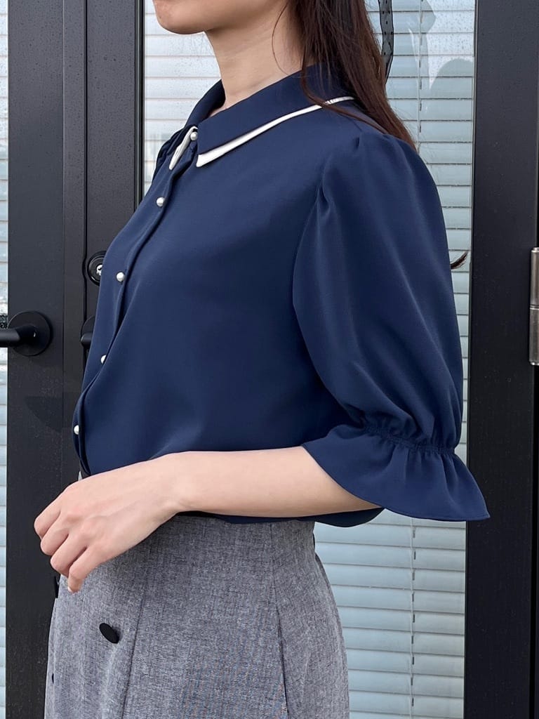 はばさんの「Couture brooch｜【通勤・洗える】配色ダブルカラー ブラウス」を使ったコーディネート
