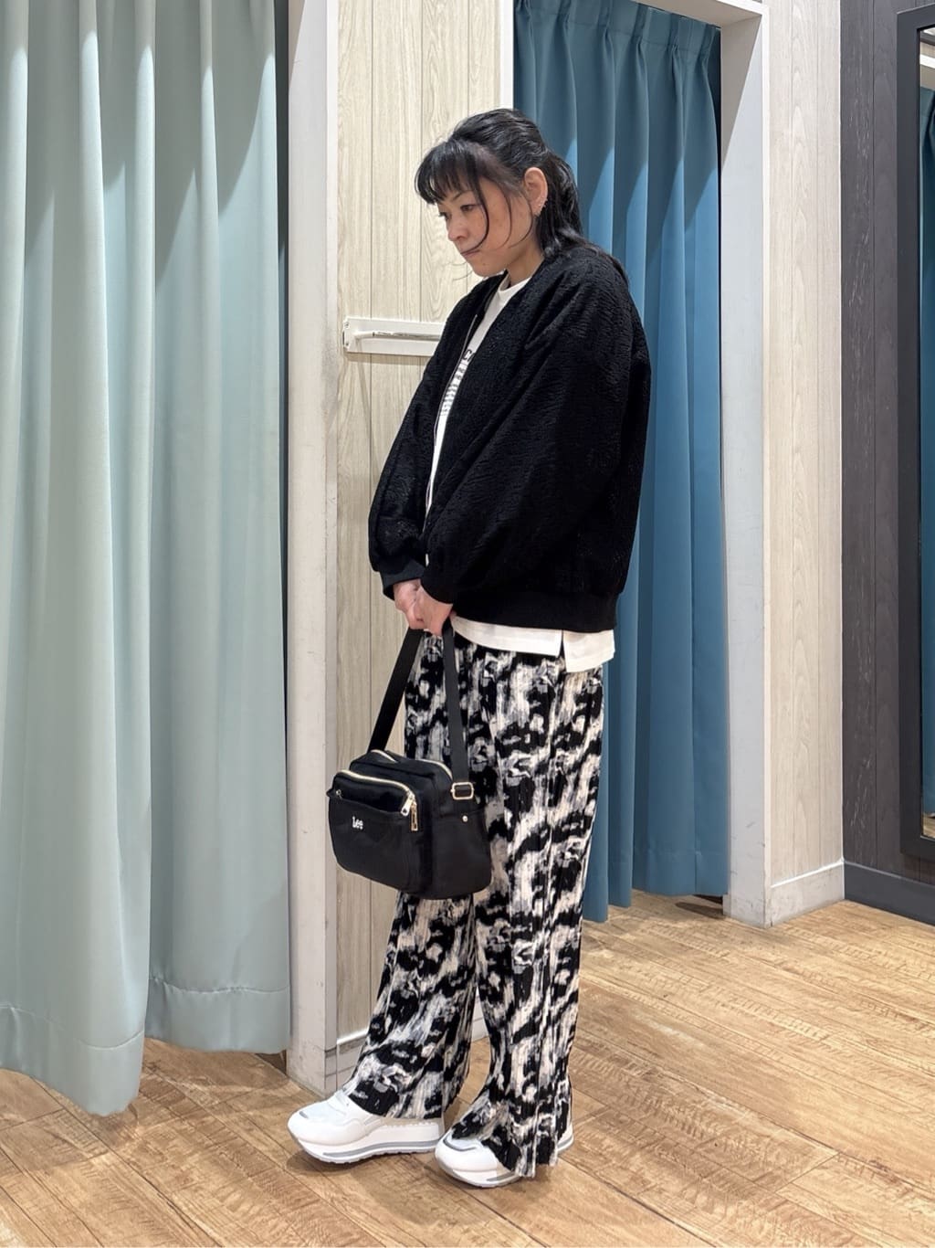 わかさんの「SHOO･LA･RUE｜ちょうどいい華やかさ　ふんわりレースブルゾン」を使ったコーディネート
