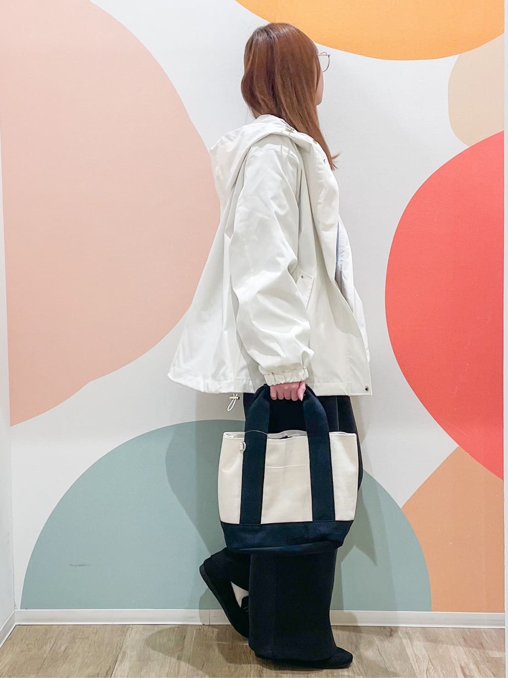 とまとさんの「SHOO･LA･RUE｜【防花粉/高レビュー】きれいもかっこいいも叶える 欲張りマウンテンパーカ」を使ったコーディネート