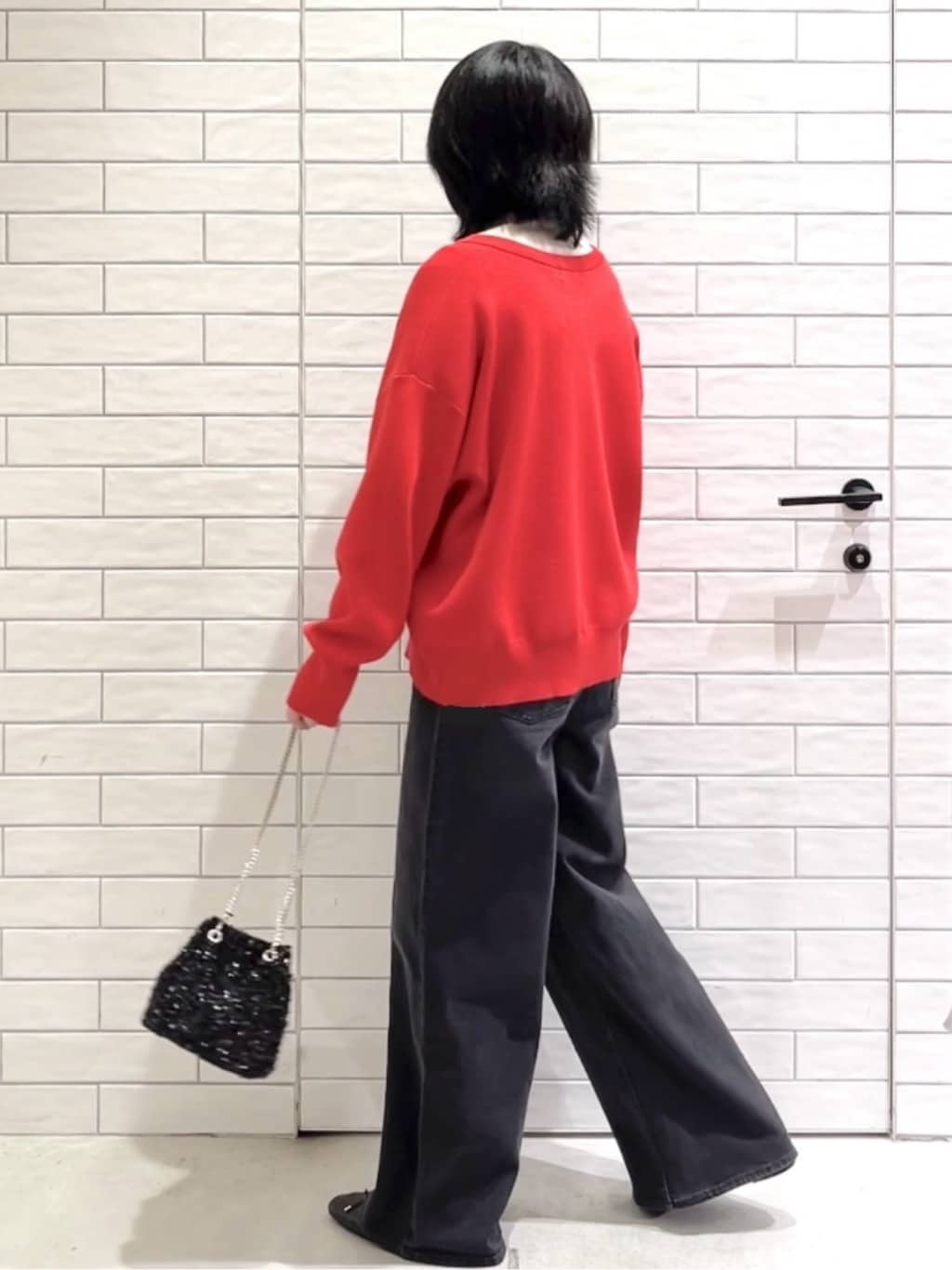 しおりさんの「OPAQUE.CLIP｜キーネックデザインニット【洗濯機OK】」を使ったコーディネート