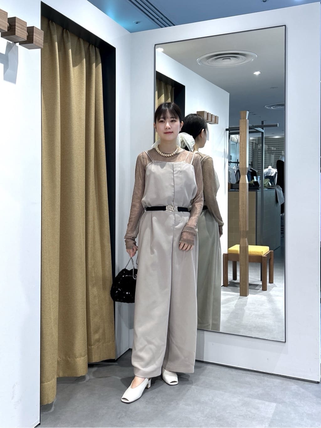 Renoさんの「INDIVI｜【2WAY】スリットレースプルオーバー」を使ったコーディネート