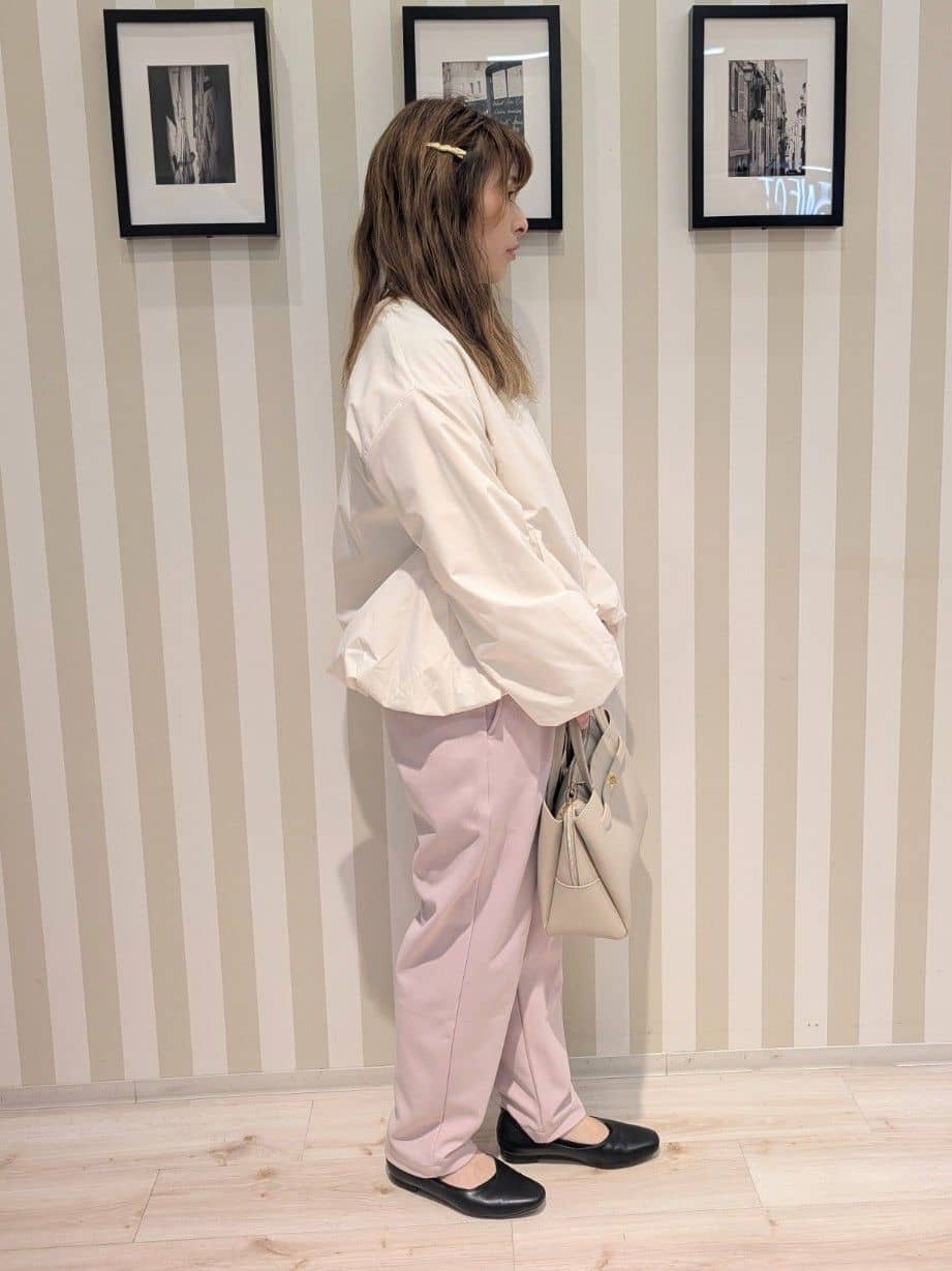 otaさんの「SHOO･LA･RUE｜【防風/撥水/S-LL】お顔回りすっきり見え　Vネックバルーンブルゾン」を使ったコーディネート