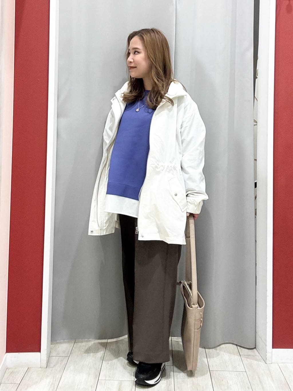 shioさんの「SHOO･LA･RUE｜【防花粉/S-LL】ウエストマークですっきり見え　軽やかスタンドブルゾン」を使ったコーディネート