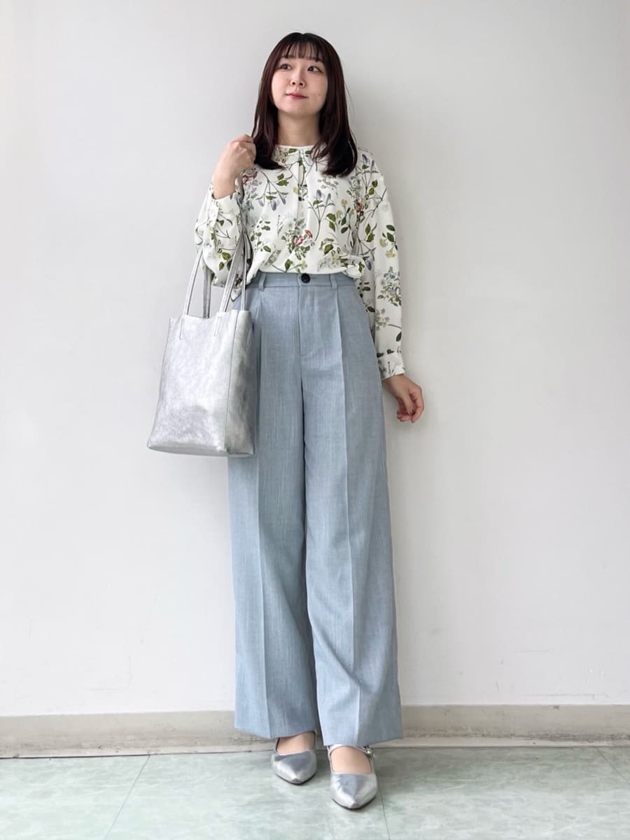 KAHOさんの「UNTITLED｜【花柄/洗える】ボタニカルブラウス」を使ったコーディネート