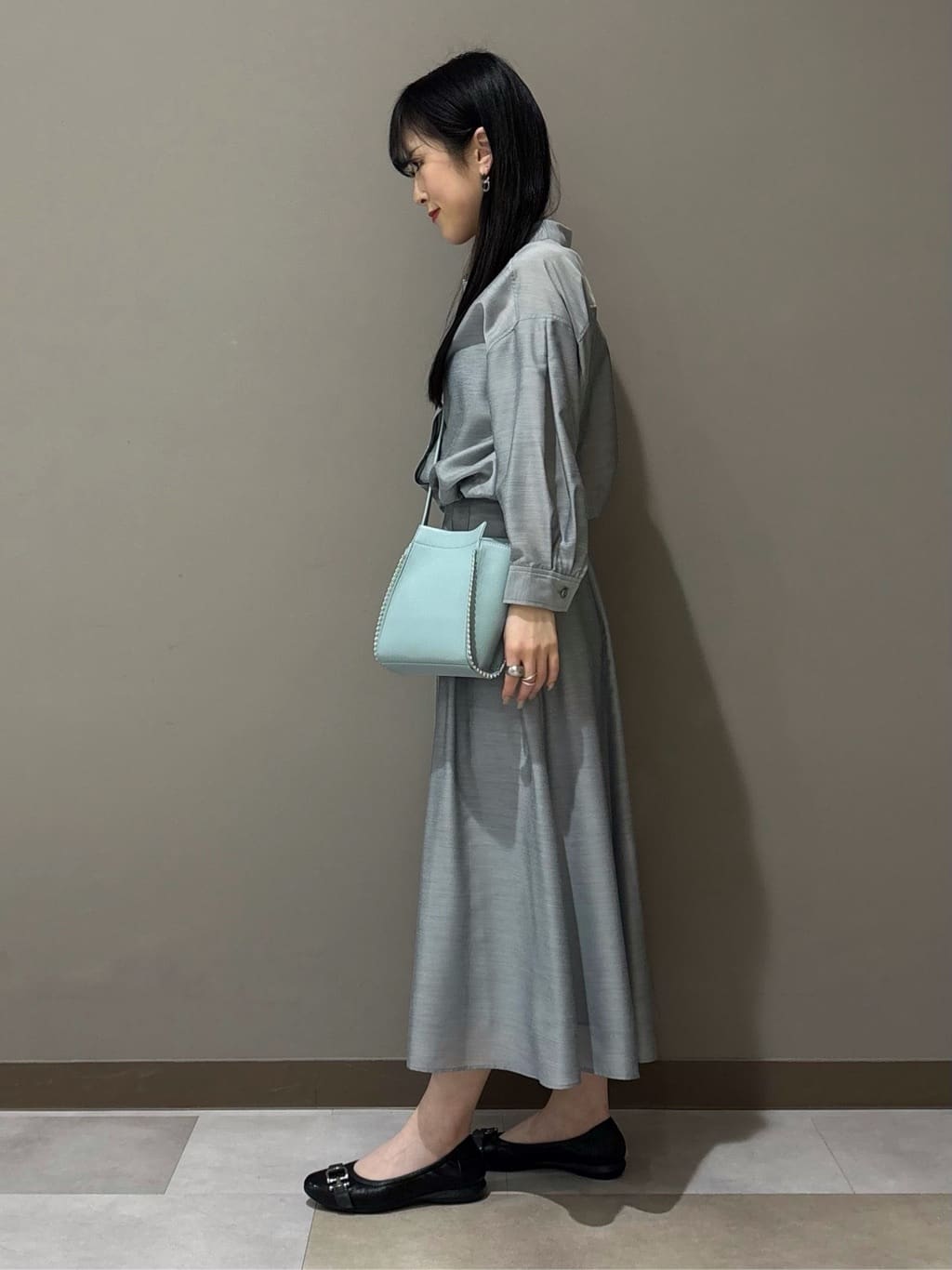 KEIKOさんの「INDIVI｜【接触冷感／洗える／2WAY】ドロスト付 シアーシャンブレーシャツ」を使ったコーディネート