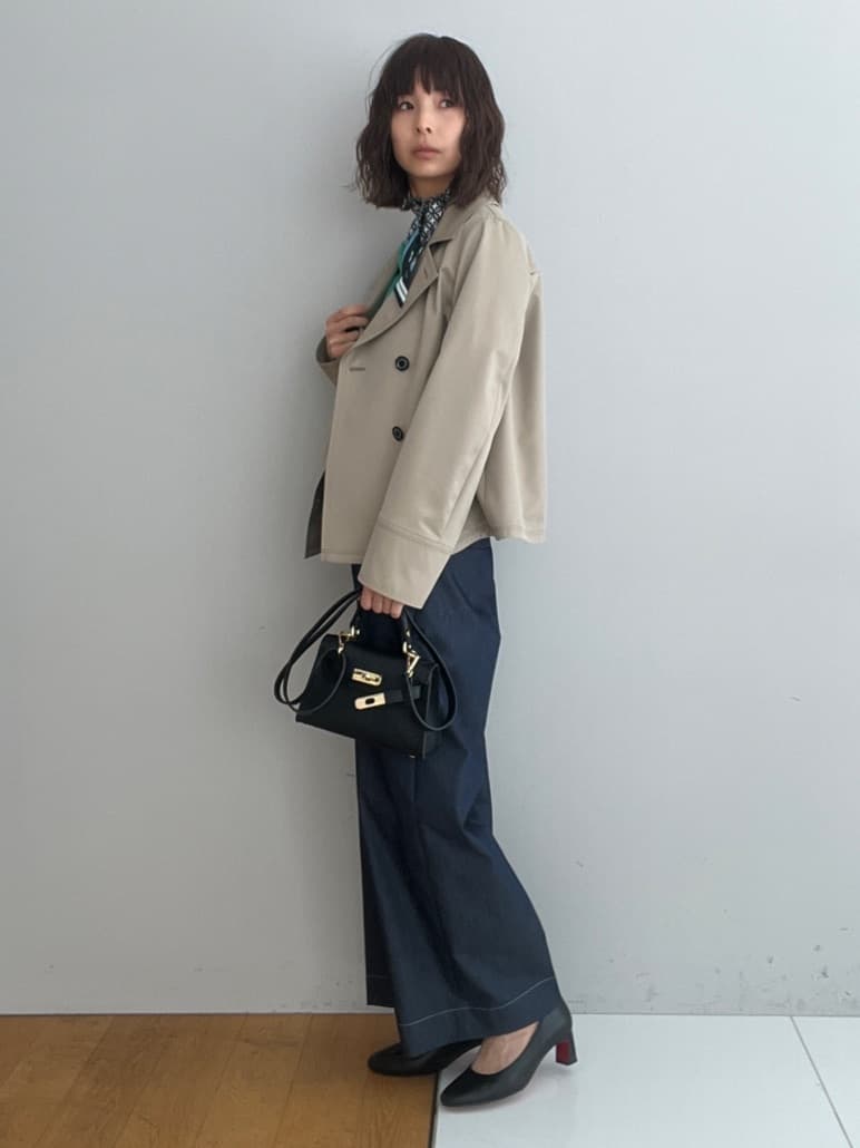misaさんの「DRESSTERIOR｜【ウォッシャブル/撥水素材】Aラインショートトレンチジャケット」を使ったコーディネート