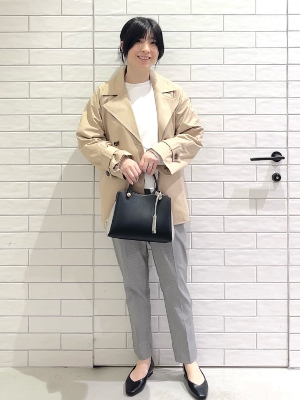 しおりさんの「OPAQUE.CLIP｜ミドルトレンチコート【洗濯機OK】」を使ったコーディネート