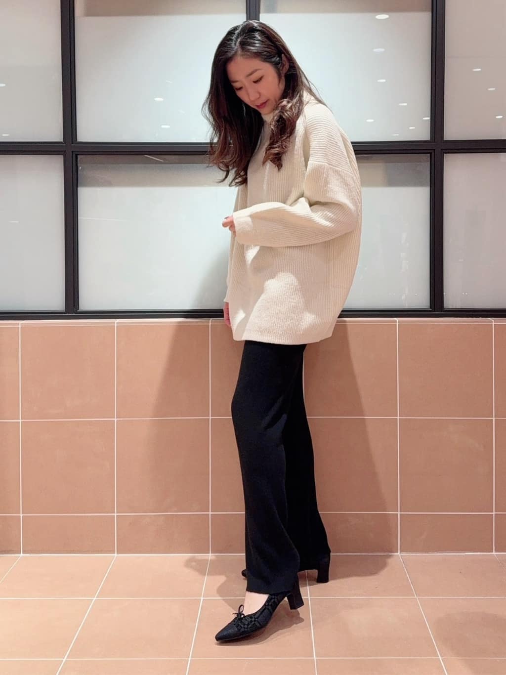 kaoriさんの「ESPERANZA｜ビジューリボンポインテッドパンプス」を使ったコーディネート