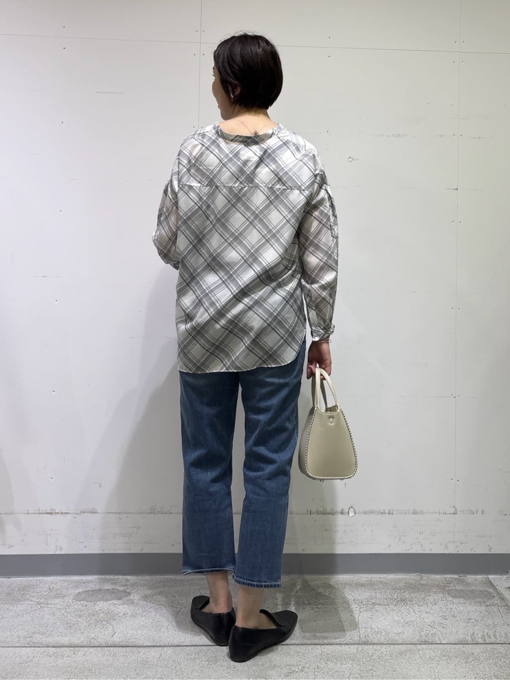 yuriさんの「INDIVI｜【褒められデニム】スリムストレート デニムパンツ」を使ったコーディネート