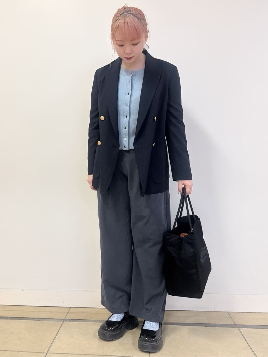 なかもとあきさんの「DRESSTERIOR｜コンフォート ダブルブレザー」を使ったコーディネート