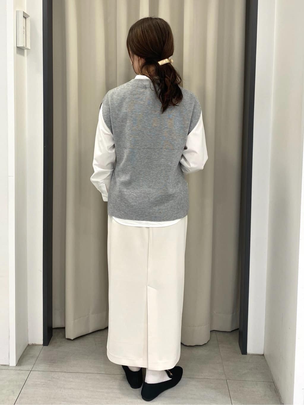 eguchiさんの「grove｜【2点SET】一枚でコーデが決まる！ニットベスト&times;シャツSET」を使ったコーディネート