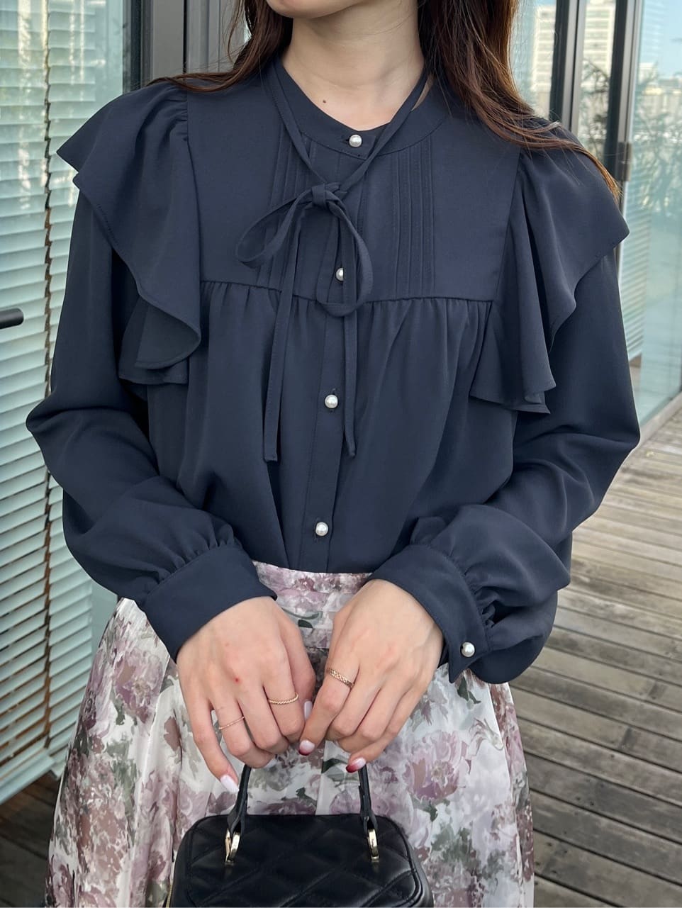 はばさんの「Couture brooch｜【洗える・リボン取り外し可】フリルジョーゼットブラウス」を使ったコーディネート