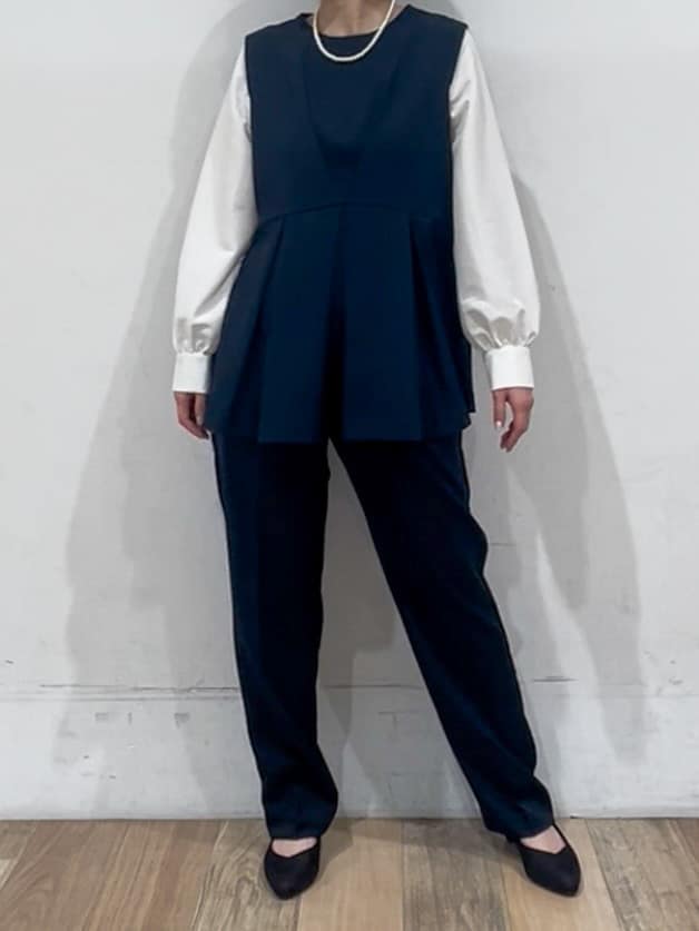 山さんさんの「grove｜【マシンウォッシュ/防シワ】袖ドッキングペプラムブラウス【着回しカセット】」を使ったコーディネート