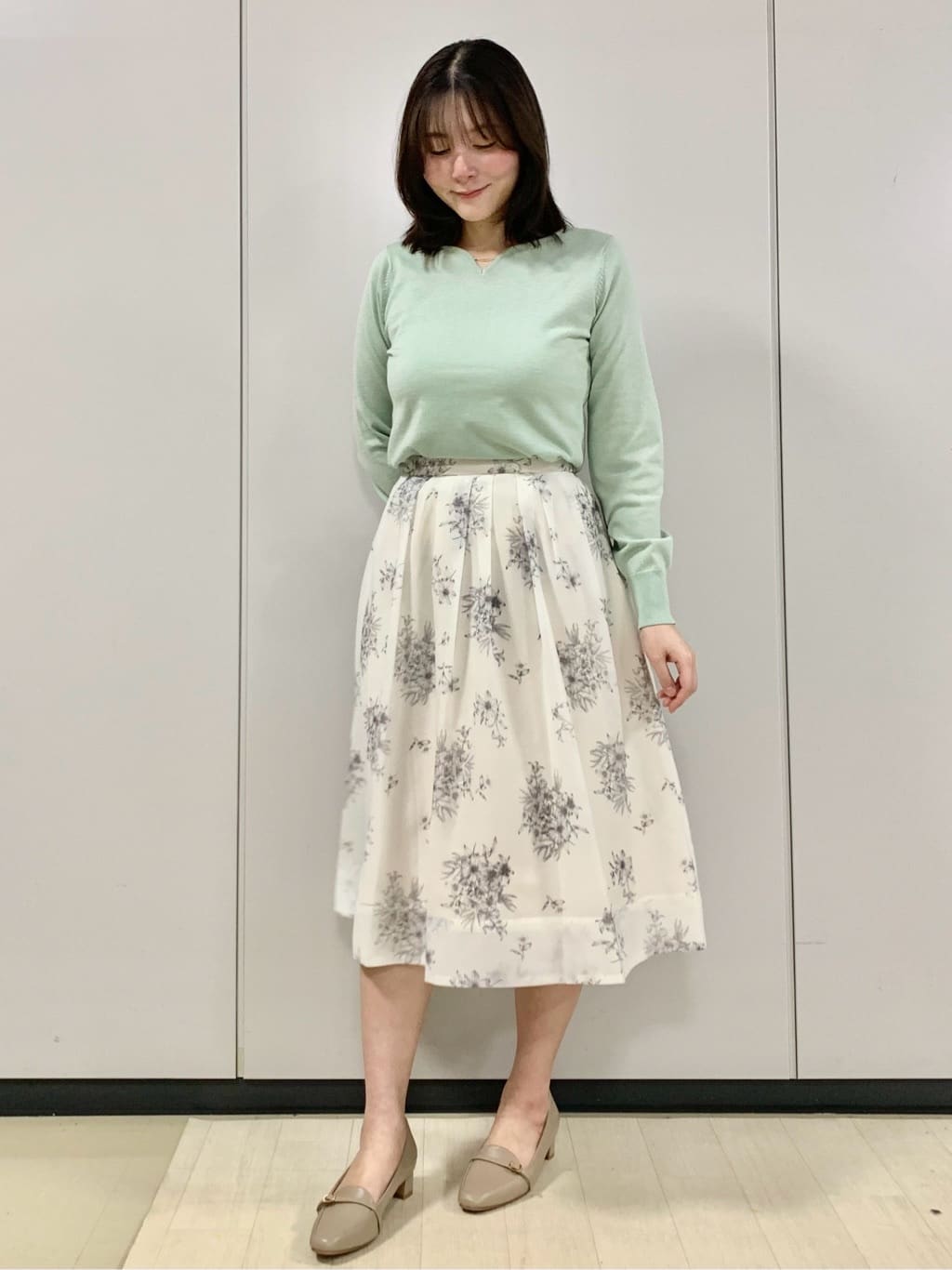 kasumiさんの「index｜ゴールドパーツ付きハートネックニット【洗濯機OK】」を使ったコーディネート