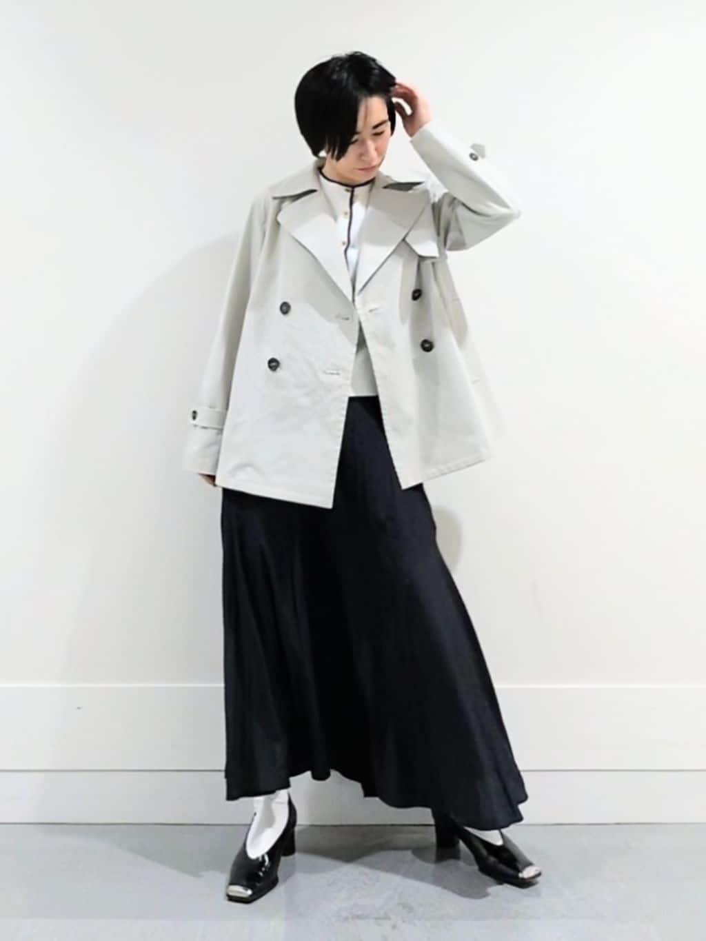 ミズタさんの「UNTITLED｜【定番人気/はっ水/洗える】タスランショートトレンチコート」を使ったコーディネート