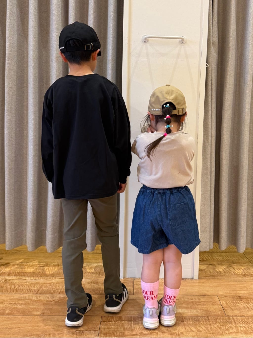 愛さんの「SHOO･LA･RUE｜【100-150cm】ストレッチスキニーパンツ」を使ったコーディネート