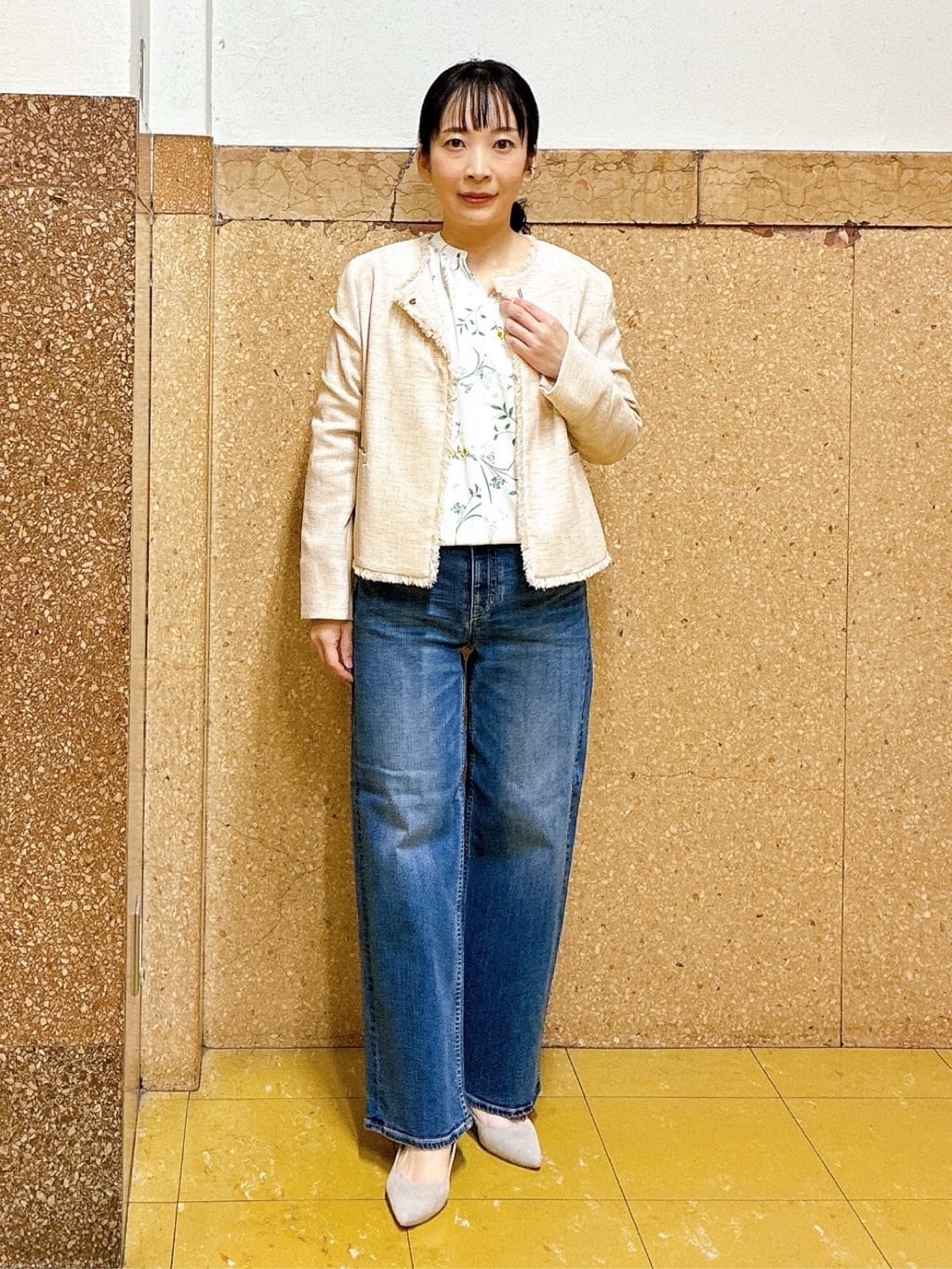 hattoriさんの「INDIVI｜【褒められデニム】ワイドストレート デニムパンツ」を使ったコーディネート