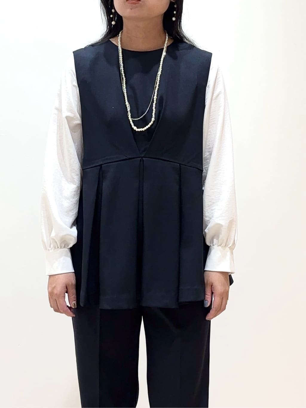 miraiさんの「grove｜【マシンウォッシュ/防シワ】袖ドッキングペプラムブラウス【着回しカセット】」を使ったコーディネート