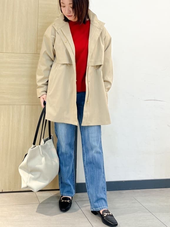 YOさんの「grove｜【撥水／シルエット2WAY】羽織るだけでサマになる、スタンドネックテントラインコート」を使ったコーディネート