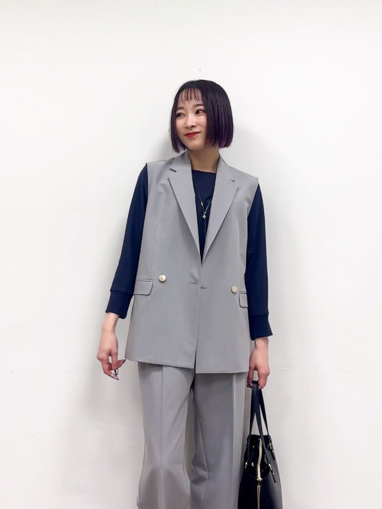 𝐜𝐡𝐢𝐤𝐚さんの「SHOO･LA･RUE｜【セットアップ可/S-LL/洗濯機可】サッと羽織ってこなれ見え ダブルブレストジレ」を使ったコーディネート