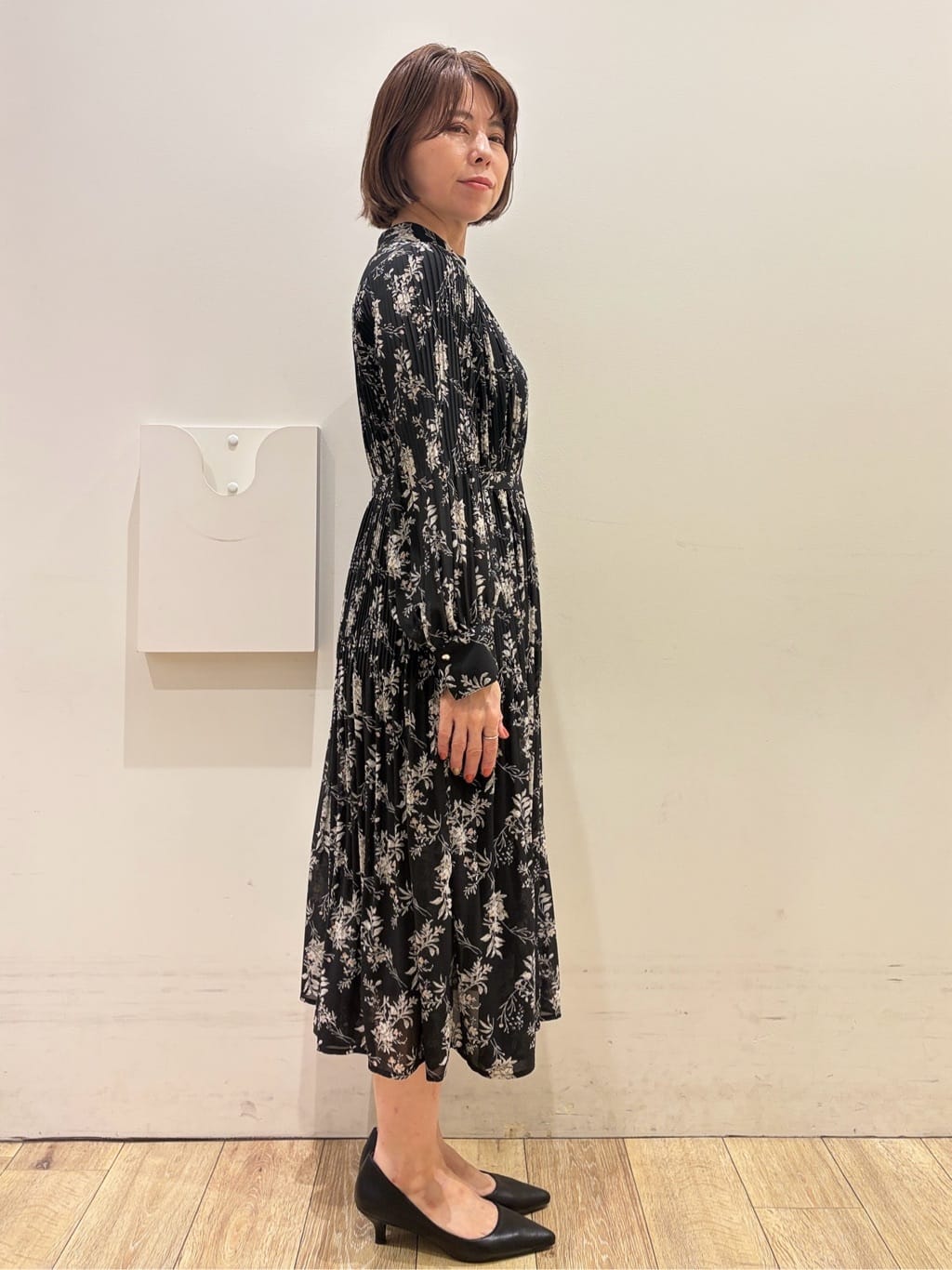 YUKOさんの「index｜ベルト付きプリーツフレアワンピース【洗濯機OK／イージーアイロン／防シワ】《5col》」を使ったコーディネート