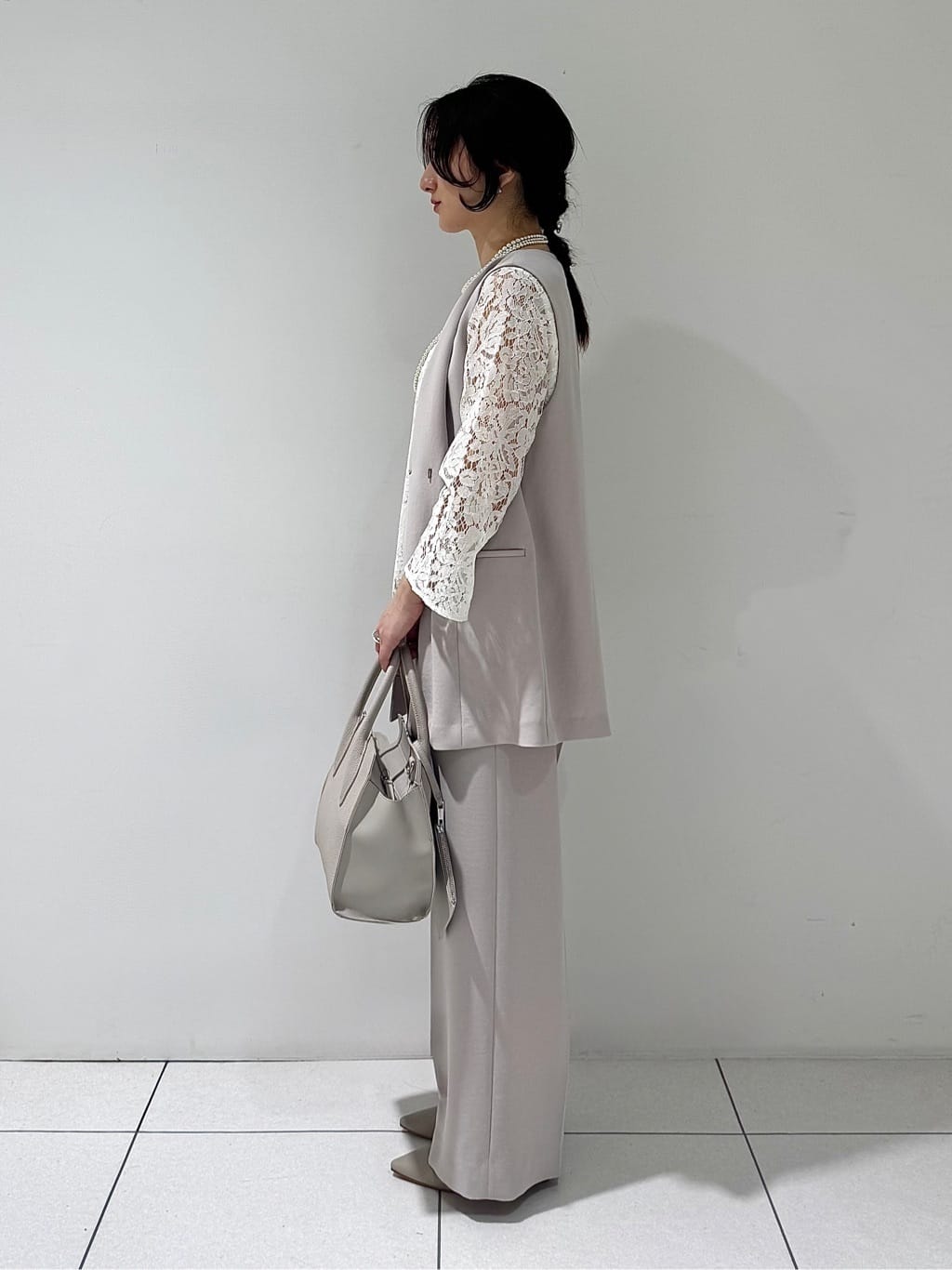 そんさんの「INDIVI｜【洗える／多機能／SETUP可】着る日傘ジレジャケット」を使ったコーディネート