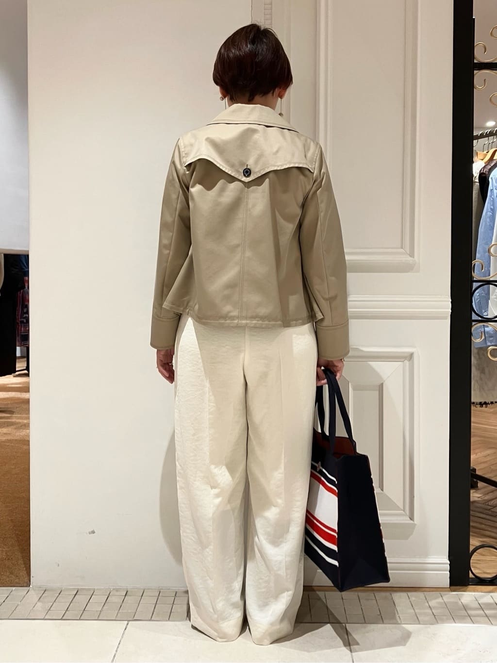 TAJIさんの「DRESSTERIOR｜【ウォッシャブル/撥水素材】Aラインショートトレンチジャケット」を使ったコーディネート