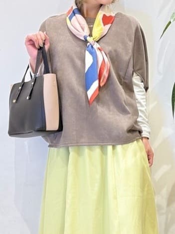misakiさんの「SHOO･LA･RUE｜【体型カバー/2点セット】ポンチョ風 スエードライクトップス+ロンT」を使ったコーディネート