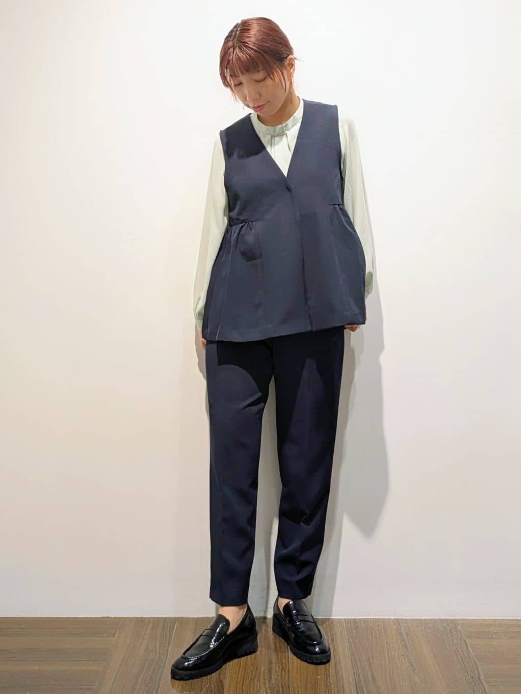 4410さんの「THE SHOP TK｜【通勤・きちんと見えに】ダブルクロス ペプラムジレ/セットアップ可」を使ったコーディネート