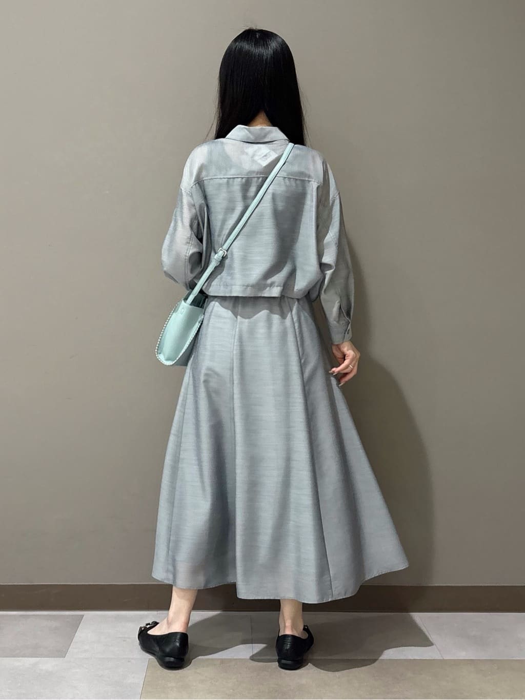 KEIKOさんの「INDIVI｜【接触冷感／洗える／2WAY】ドロスト付 シアーシャンブレーシャツ」を使ったコーディネート