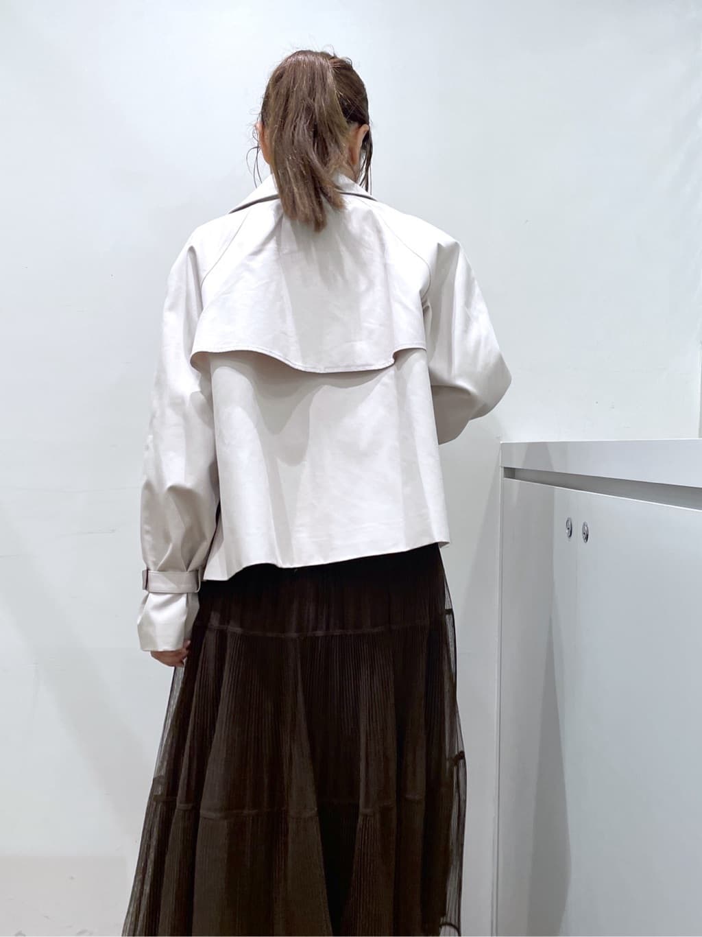 Junさんの「index｜キャンディスリーブショートトレンチコート【洗濯機OK／撥水／防花粉】《5col》」を使ったコーディネート