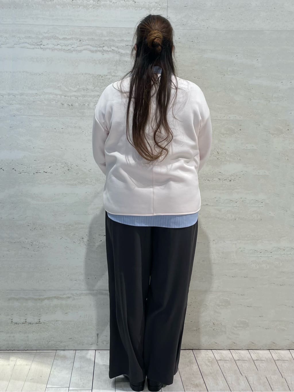 yunさんの「OPAQUE.CLIP｜リラクシーボリュームスリーブトップス【洗濯機OK】」を使ったコーディネート