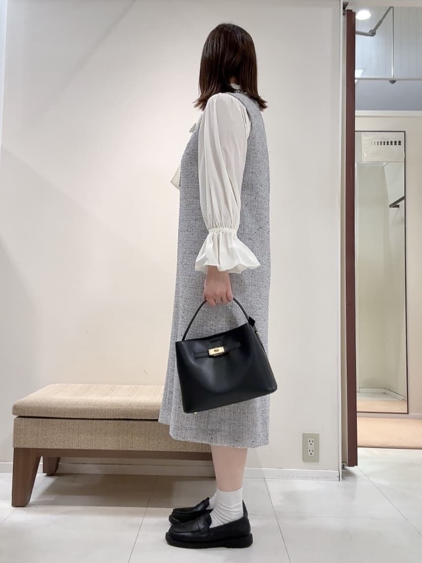 YUIさんの「UNTITLED｜【洗える/細見え】ツイード ジャンパースカート」を使ったコーディネート