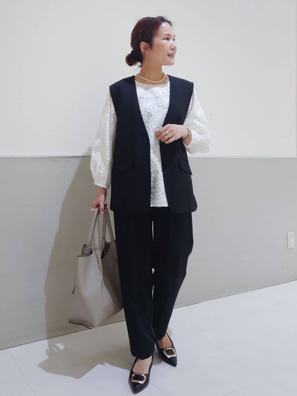 maruさんの「THE SHOP TK｜【通勤にもカジュアルにも】CAVIAN ジレ/セットアップ可」を使ったコーディネート