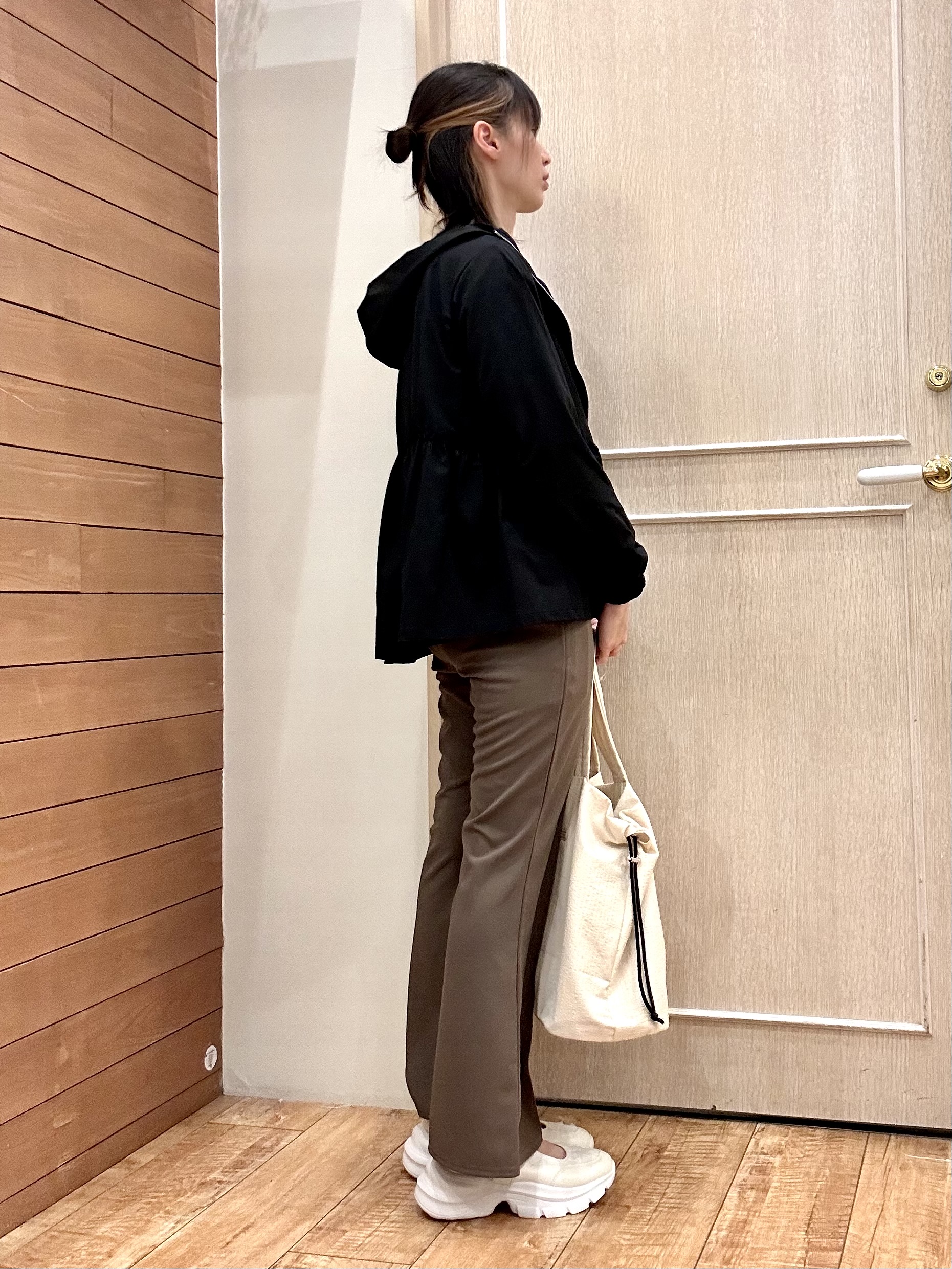 りかさんの「SHOO･LA･RUE｜【S-LL/体型カバー】日焼け対策にも女性らしさを UVカットペプラムパーカ」を使ったコーディネート