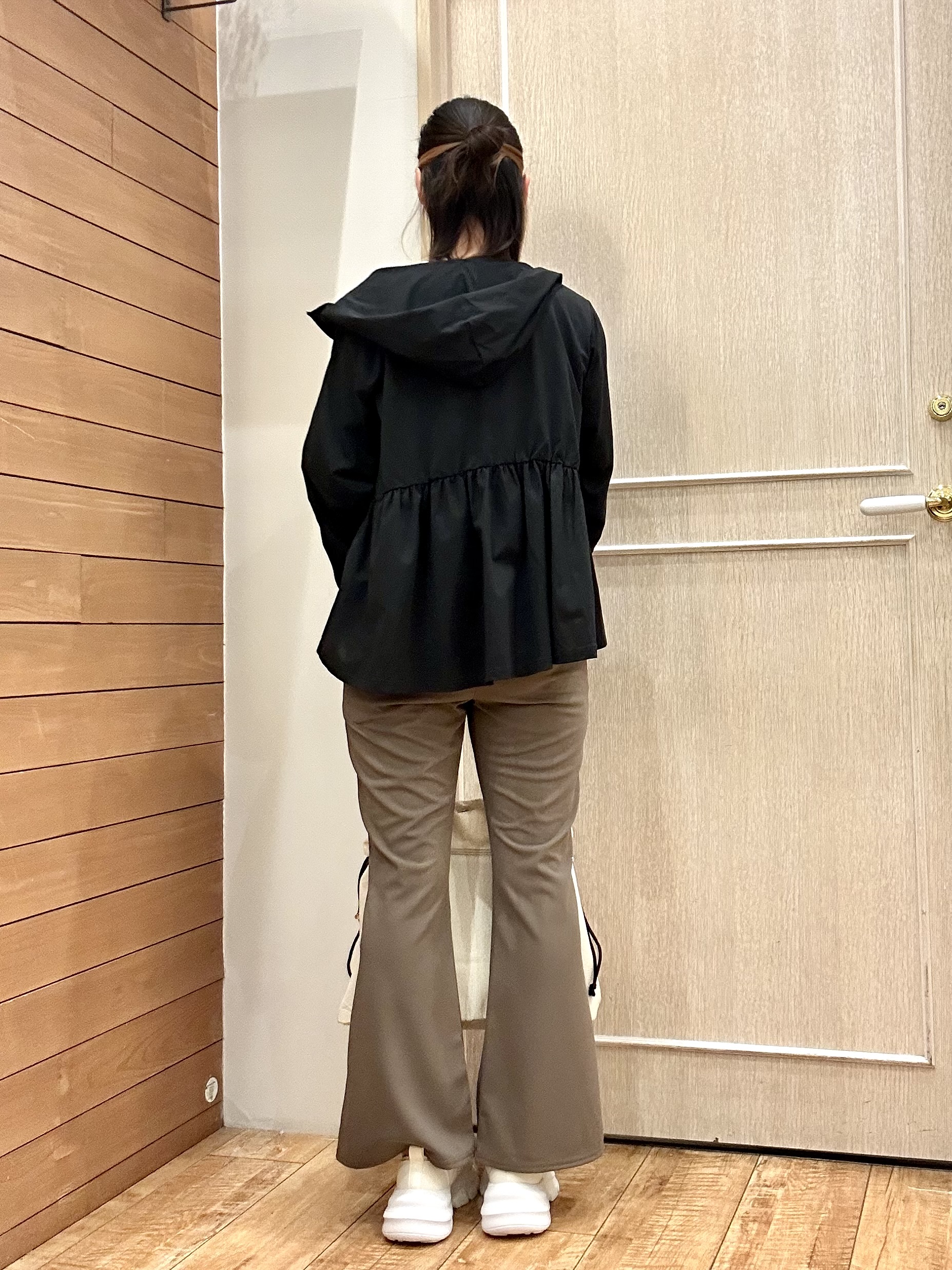 りかさんの「SHOO･LA･RUE｜【S-LL/体型カバー】日焼け対策にも女性らしさを UVカットペプラムパーカ」を使ったコーディネート