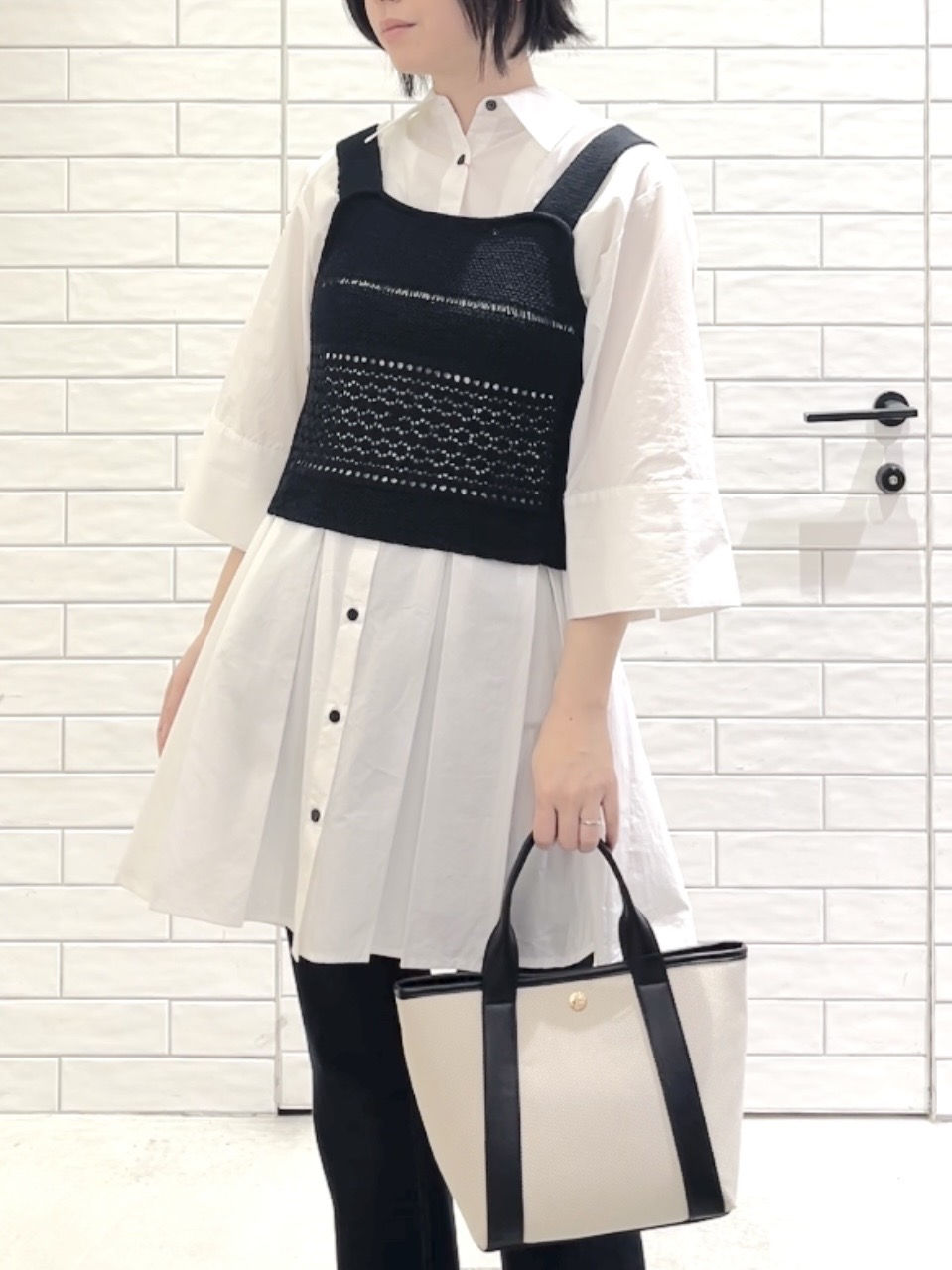 しおりさんの「OPAQUE.CLIP｜プリーツミニシャツワンピース【洗濯機OK】」を使ったコーディネート
