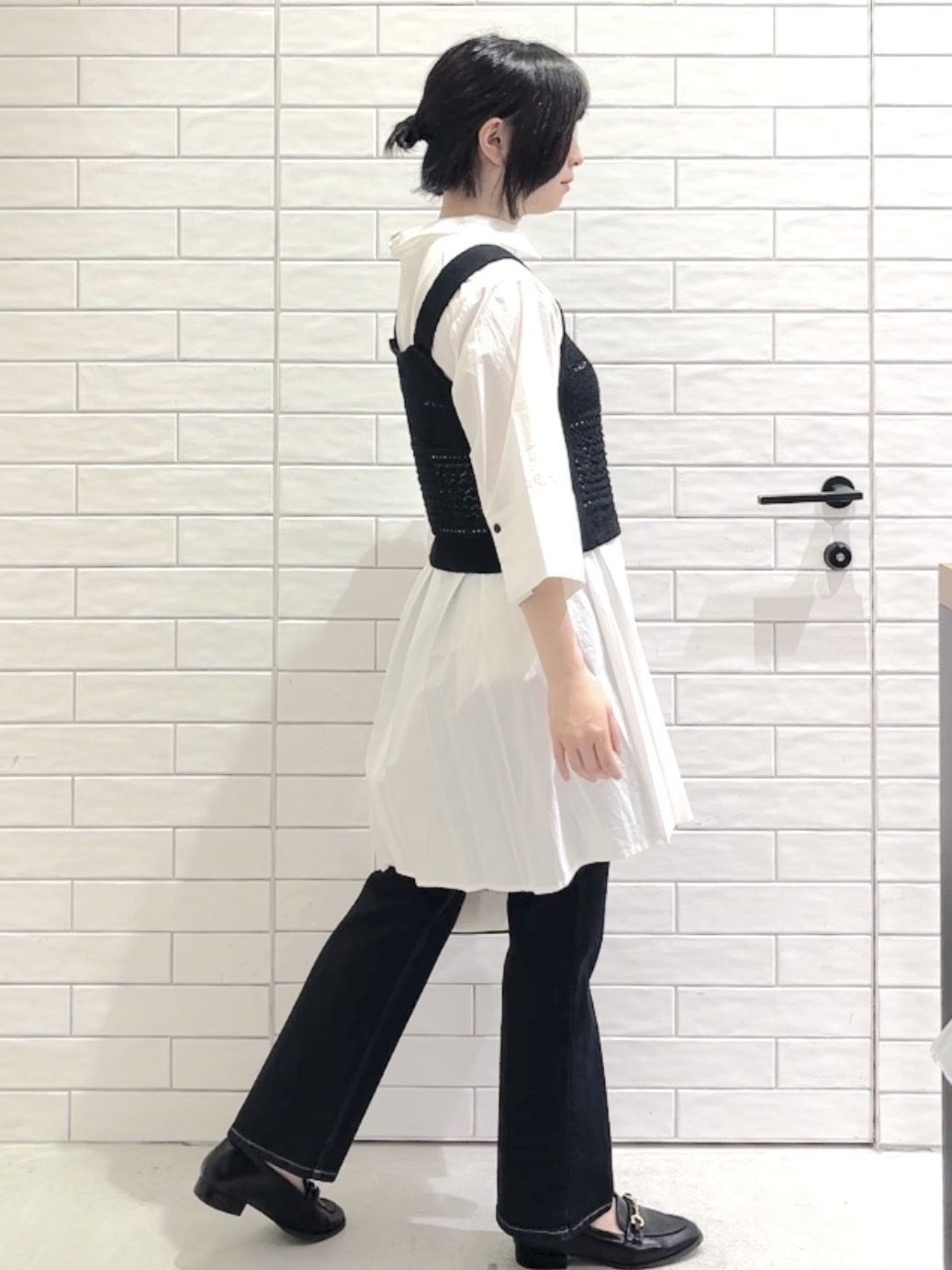 しおりさんの「OPAQUE.CLIP｜プリーツミニシャツワンピース【洗濯機OK】」を使ったコーディネート